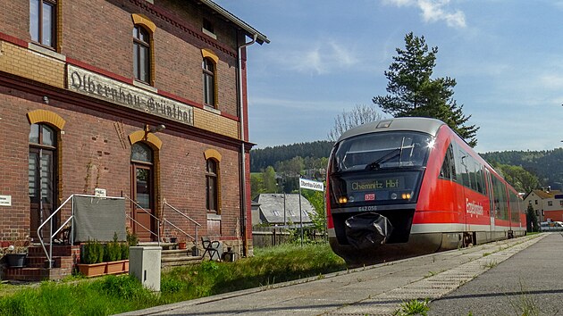 Zastvka Olberhnau-Grnthal s osobnm vlakem do Chemnitzu GPS: 50.6498000N, 13.3642686E