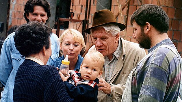 Jan astn, Jiina Jirskov, Kateina Machkov, Jaroslav Mouka a Tom Tpfer v serilu ivot na zmku (1995)