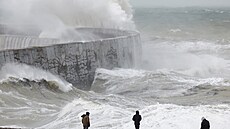 Bouře Ciarán zasáhla anglické pobřeží. (2. listopadu 2023)