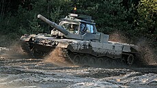 Fahrschulpanzer Leopard 2, vozidlo pro výcvik řidičů tanků Leopard 2 (speciální...