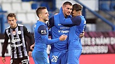 Liberečtí fotbalisté se radují z gólu útočníka Luky Kulenoviče v utkání proti...