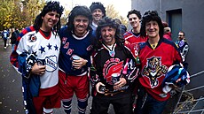 The Travelling Jagrs, kanad�tí p�íznivci Jaromíra Jágra, p�ed kladenským...