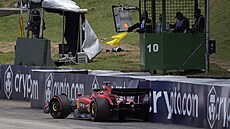 Charles Leclerc boural v zahívacím kole ve Velké cen Brazílie.