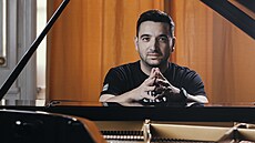 Tomá� Ka�o je uznávaný klavírní virtuos. Rodák z Nového Ji�ína s úsm�vem...