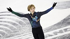 Ilja Malinin zdraví francouzské publikum po své jízd na Grand Prix