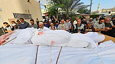 Pohřeb zabité palestinské rodiny ze severní částí Pásma Gazy. Izraelská armáda...