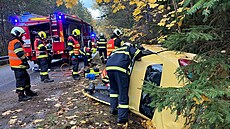 Mu ve lutém voze znaky Opel havaroval na silnici z Hluboké nad Vltavou na...