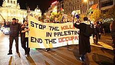 Na Václavském náměstí se sešli podporovatelé Palestiny. (1. listopadu 2023)