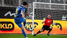 Branká� národního týmu Ond�ej Bíro v zápase proti Ukrajin�.