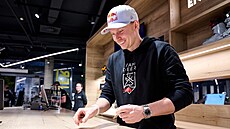 HV�ZDNÝ SLALOMÁ� V PRAZE. Nor Henrik Kristoffersen b�hem setkání v prodejn�...