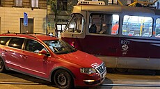 Nehoda automobilu a tramvaje mezi zastávkami tpánská a I. P. Pavlova (9....