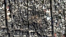 Satelitní snímek uprchlického tábora Džabálija po izraelském útoku (1....
