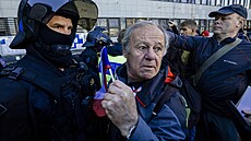 P�íznivci dezinformátorky a bývalé noviná�ky Jany Peterkové se pokusili...