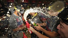 Baseballisté Texas Rangers slaví triumf ve Svtové sérii.
