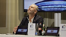 Generální manaer eské hokejové reprezentace Petr Nedvd na tiskové konferenci.