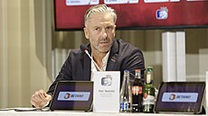 Generální mana�er �eské hokejové reprezentace Petr Nedv�d na tiskové konferenci