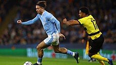 K�ídelník Manchesteru City Jack Grealish b�hem utkání proti Young Boys.