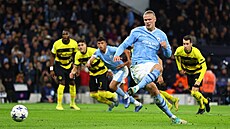 Erling Haaland prom��uje pokutový kop a posílá Manchester City do vedení nad...