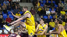 Opav�tí basketbalisté Jakub Mokrá�, Kry�tof Kavan a Adam Pechá�ek (zleva) v...