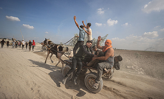 Výpad palestinských terorist� z Gazy si na jihu Izraele vy�ádal stovky mrtvých....