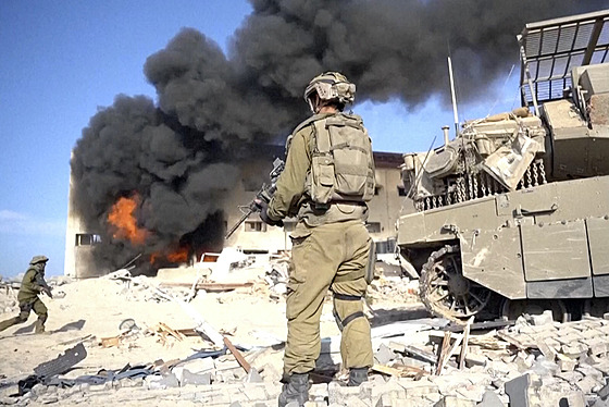 Izraelská armáda při zásahu ve městě Gaza (15. listopadu 2023)