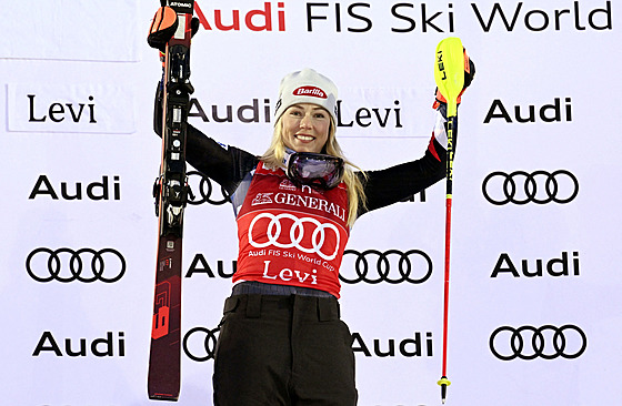 Mikaela Shiffrinová slaví vítzství ve slalomu v Levi