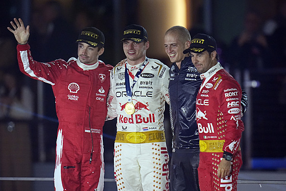 Charles Leclerc, Max Verstappen a Sergio Pérez po Velké cen Las Vegas.