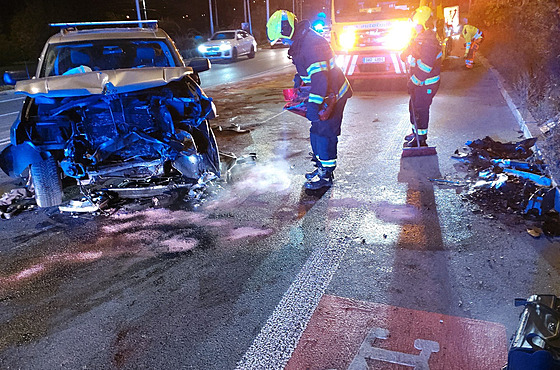 V praské Modanské ulici se srazila dv auta. (18. listopadu 2023)
