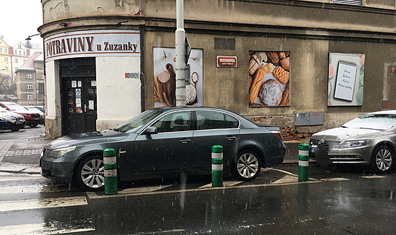 Redakce deníku Metro si vímá patného parkování. Napíklad v ulici Vosmíkových.