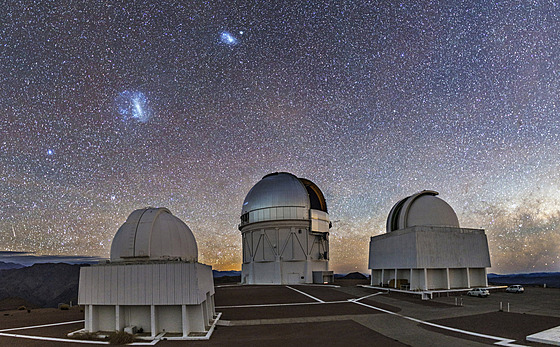 Magellanovy oblaky pi pohledu nad observatoí Cerro Tololo v Chile (13....