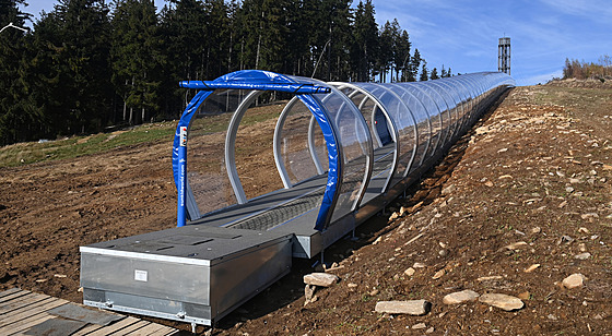 Horský areál Krali�ák investoval 14 milion� korun do krytého pojízdného pásu...