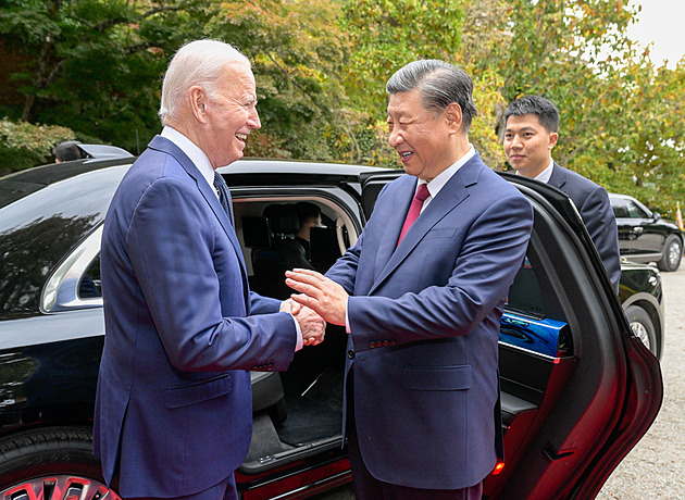 Si Ťin-pching je diktátor, řekl Biden po schůzce. Extrémně chybné, reaguje Čína