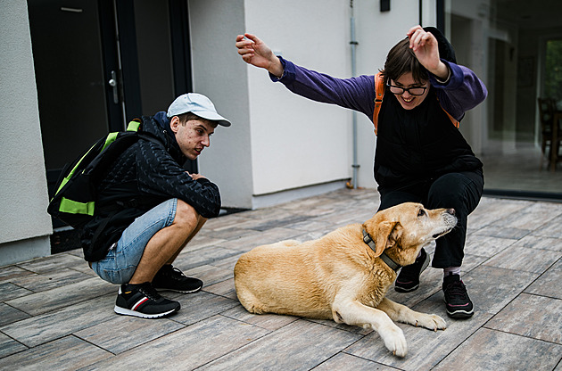 Místo, kde ticho zní zvláštně. Autistům radí nálepky, dospělí si říkají „děcka“