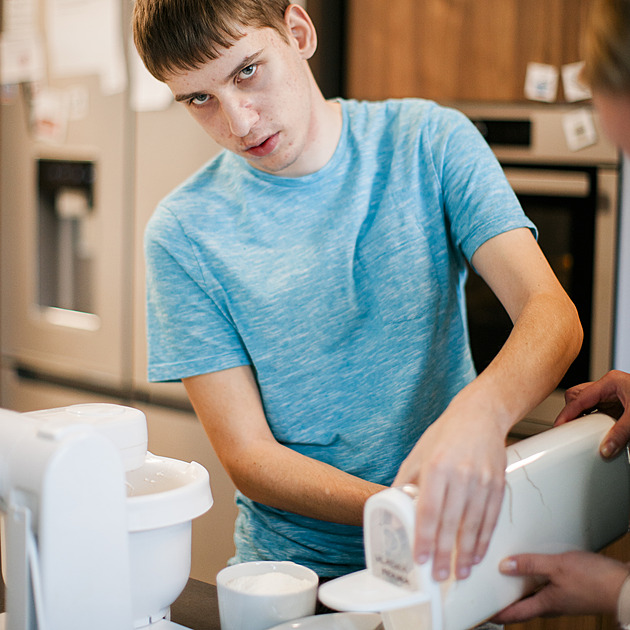Místo, kde ticho zní zvláštně. Autistům radí nálepky, dospělí si říkají „děcka“