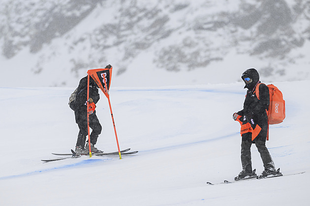 Nechtěná nadílka. Lyžaři první sjezd v Zermattu kvůli přívalům sněhu nejeli