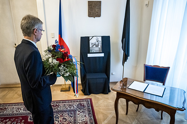 Republika uctí šlechtice. V kontextu moderní české historie jde o přelom
