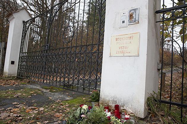 Na prodej je zámeček Dřevíč, kde žil Karel Schwarzenberg. Realitka zveřejnila cenu