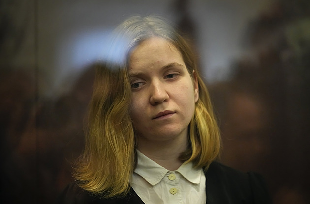 V Rusku odstartoval soud se ženou, jež předala blogerovi sošku s výbušninou