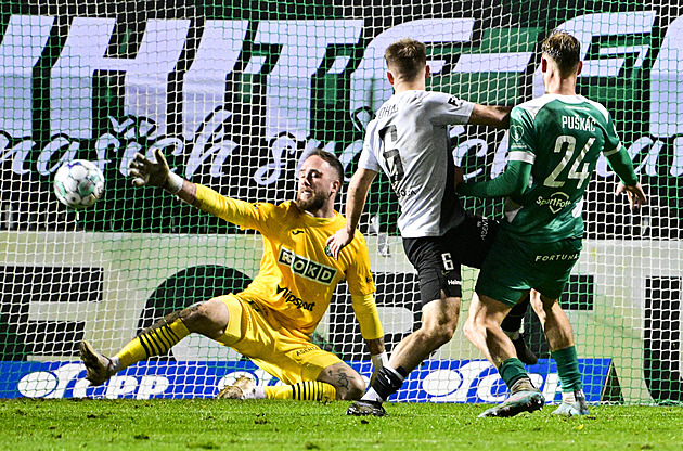 Bohemians - Karviná 1:0, zkraje druhé půle se krásně trefil domácí Prekop