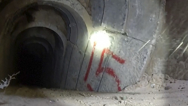 Pod dětskou postýlkou či v mešitě. Kde Izraelci nacházejí vchody tunelů Hamásu
