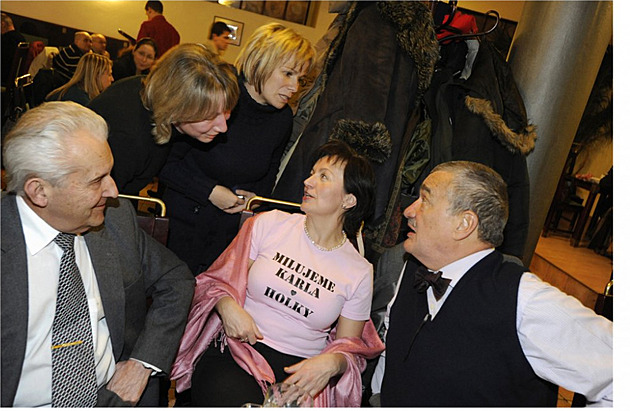 S rockery i arcibiskupem. Jak proběhne rozloučení s Karlem Schwarzenbergem