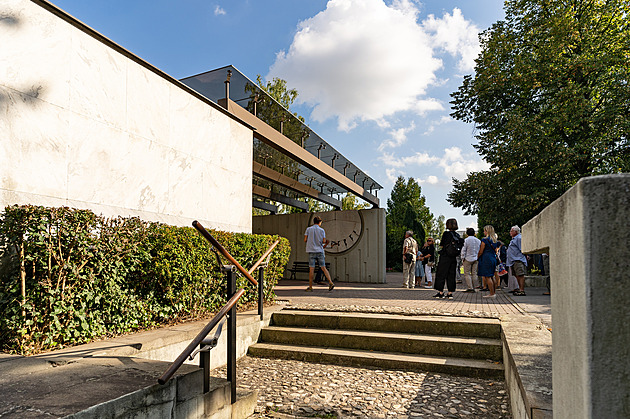 Opomíjená smuteční síň ve Svitavách je skvost, míří mezi kulturní památky