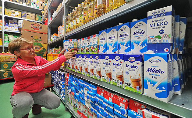 Sklad Potravinové banky Karlovarského kraje v Sokolov se po solidární sbírce...