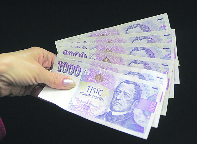 Češi mají doma nejčastěji hotovost do pěti tisíc korun.