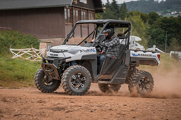 Tady dává přepřáhnutí na elektřinu smysl. Bateriový ranger odveze i jelena