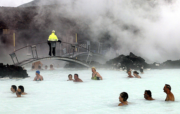 Island zavřel největší turistickou atrakci. Z lázní utíkali lidé kvůli zemětřesení