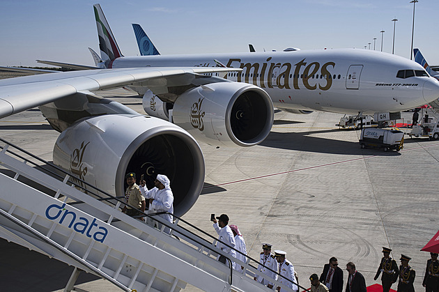Emirates i FlyDubai sázejí na Boeing. Na aerosalonu objednaly přes sto letadel