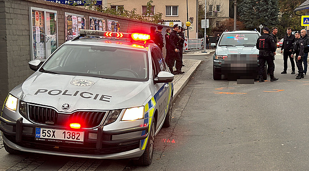 Na benzince dokola umýval auto, podezřelého řidiče honilo devět hlídek policie