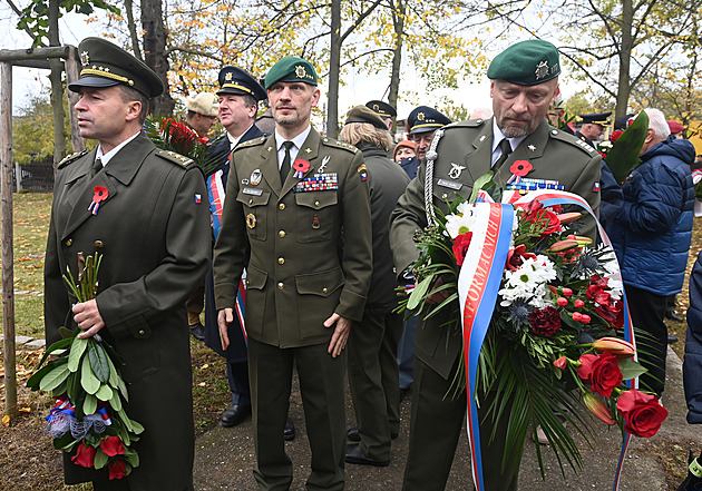 Modernizace armády není plýtváním, je třeba se přizpůsobit realitě, řekla Černochová