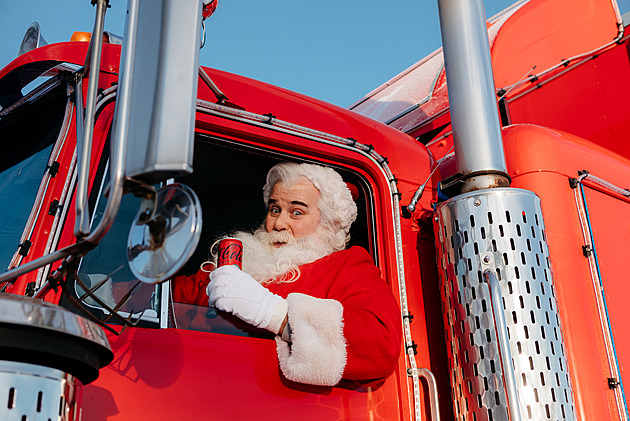 Svět potřebuje více Santů. Coca-Cola rozjela tradiční vánoční kamion